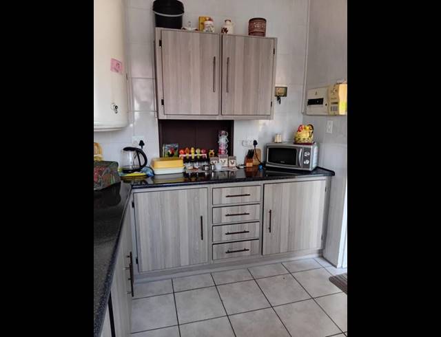 2 BEDROOM APARTMENT FOR SALE IN VANDERBIJLPARK CW 3